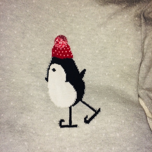 Ladies/Girls adorable, lightweight, soft-warm Holiday sweater. - Picture 3 of 5